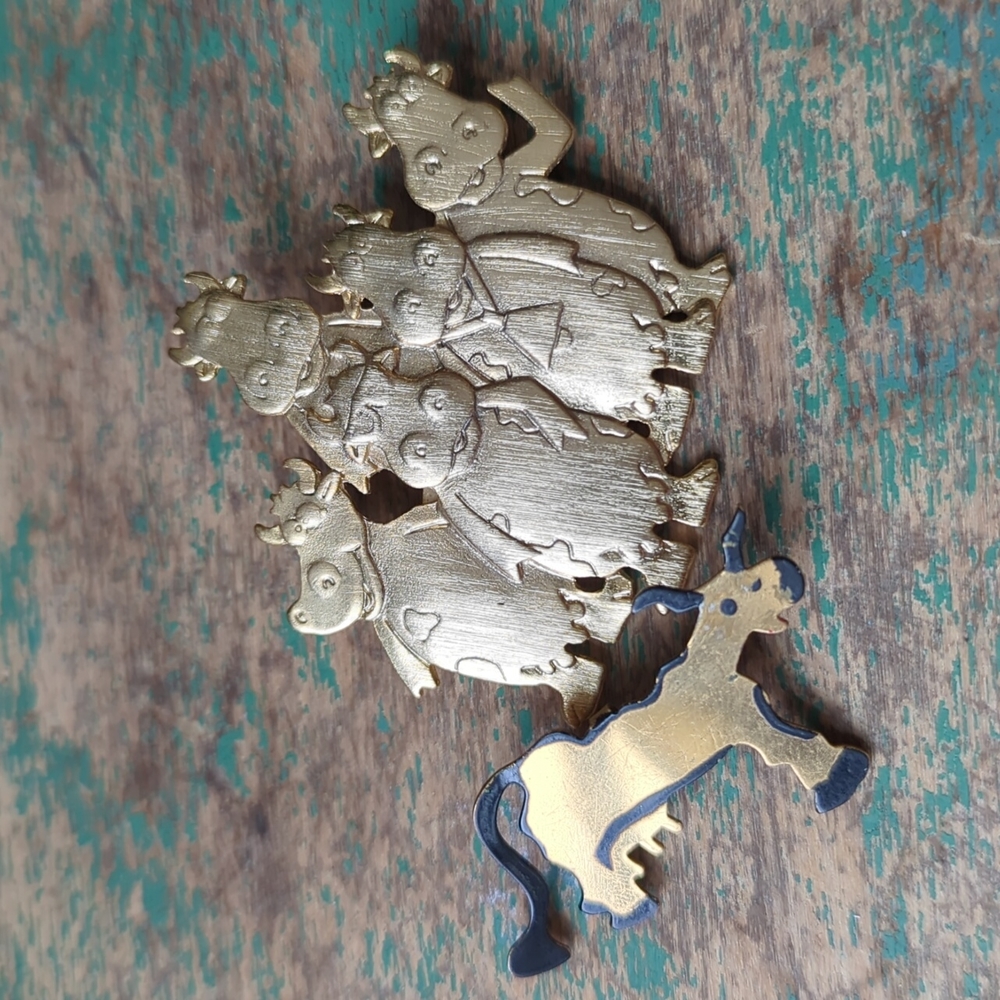 Bundle of 2 Vintage Gold Metal Cow Brooch Pins